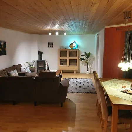 Kellergeschosswohnung Mit Aussicht Und Terasse *