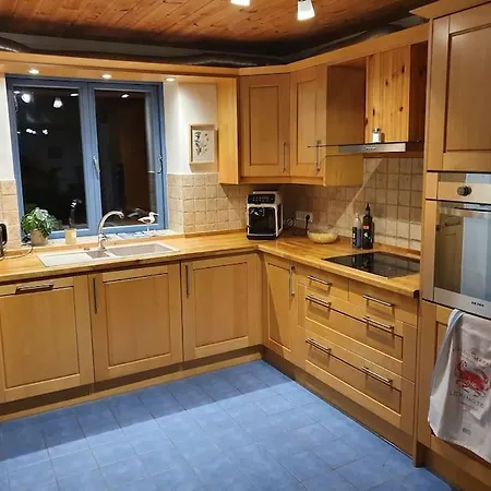 Kellergeschosswohnung Mit Aussicht Und Terasse *