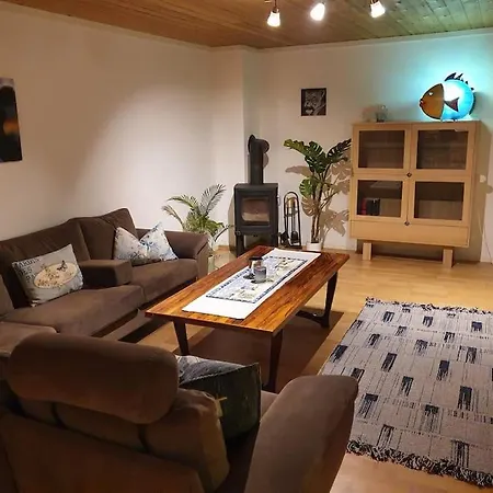 Apartment Kellergeschosswohnung Mit Aussicht Und Terasse