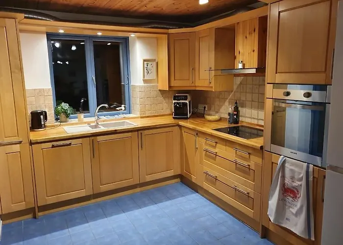 Kellergeschosswohnung Mit Aussicht Und Terasse *