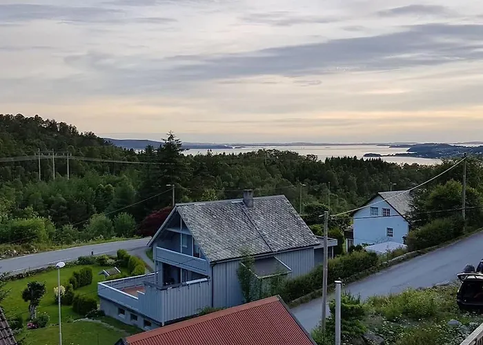 Kellergeschosswohnung Mit Aussicht Und Terasse Jørpeland