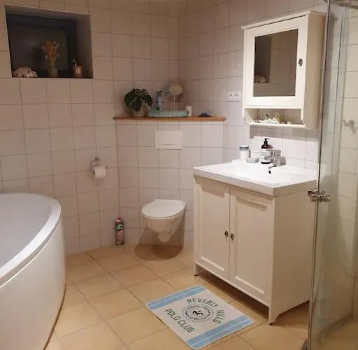 Kellergeschosswohnung Mit Aussicht Und Terasse شقة Jørpeland